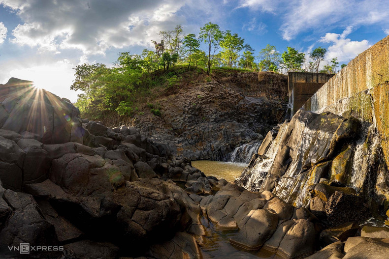 По структуре они похожи на быстрину Ганьдадиа в провинции Фуйен.