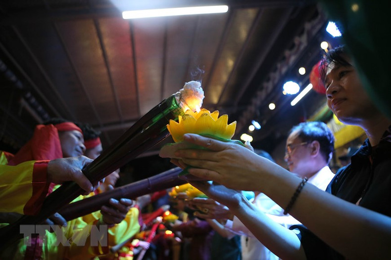 Зажигание факелов. Зажигание факелов.