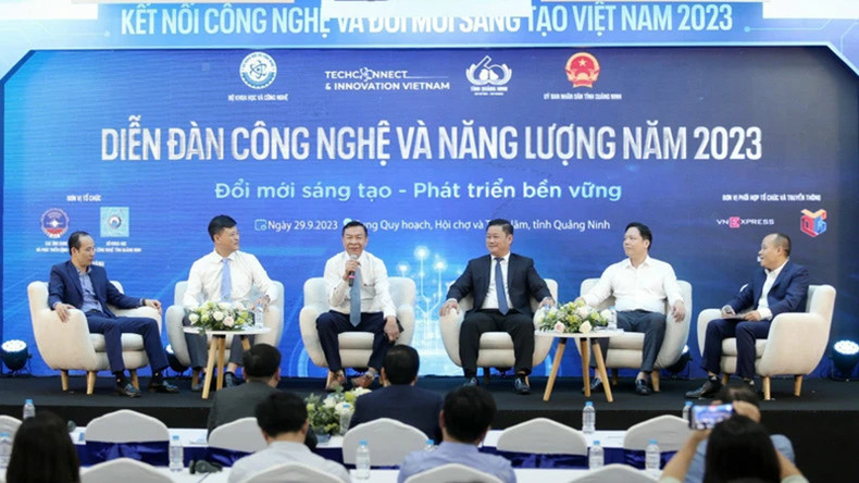 Общий вид Форума. Общий вид Форума.