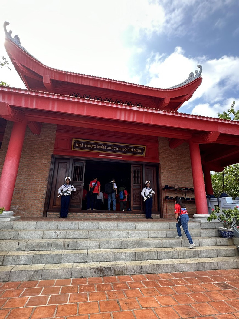 Мемориальный дом Дяди Хо на большом острове Чыонгша. Мемориальный дом Дяди Хо на большом острове Чыонгша.