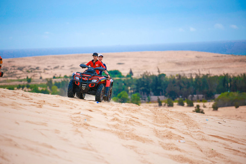 Туристы развлекаются в Муйне. Фото: vnexpress.net Туристы развлекаются в Муйне. Фото: vnexpress.net