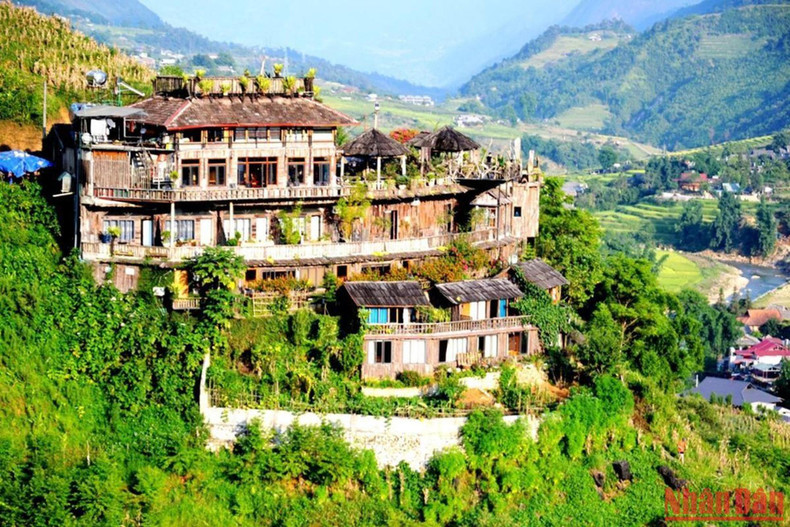 Погода в это время прохладная, небо голубое и нежные солнечные лучи. Погода в это время прохладная, небо голубое и нежные солнечные лучи.