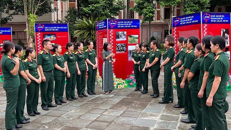 Фотовыставка на тему «Цвета вьетнамско-лаосских отношений». Фотовыставка на тему «Цвета вьетнамско-лаосских отношений».