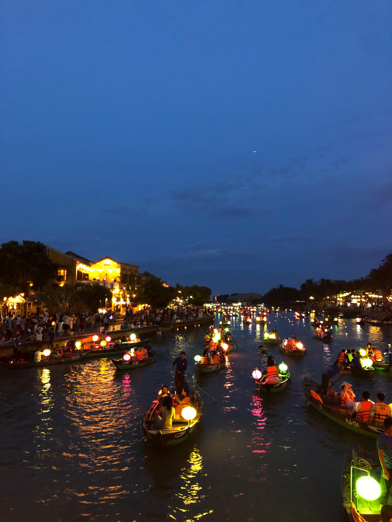 Вечерний Хойан. Фото: Хюи Тхао Вечерний Хойан. Фото: Хюи Тхао
