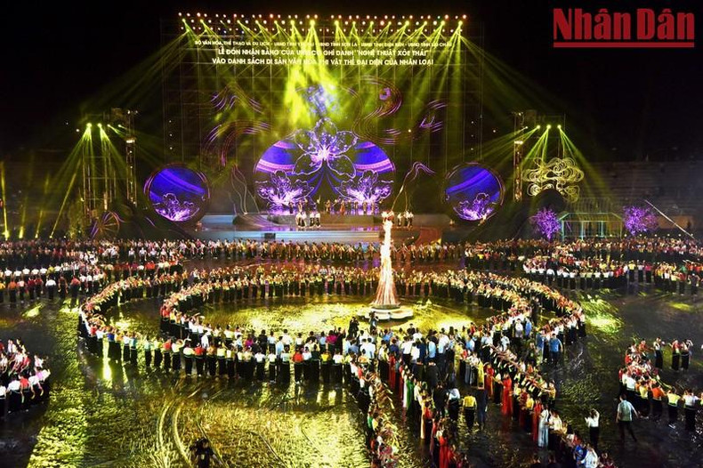 Художественная программа «Танец «Сое» народности Тхай – Квинтэссенция района наследия». Фото: Чан Хай Художественная программа «Танец «Сое» народности Тхай – Квинтэссенция района наследия». Фото: Чан Хай