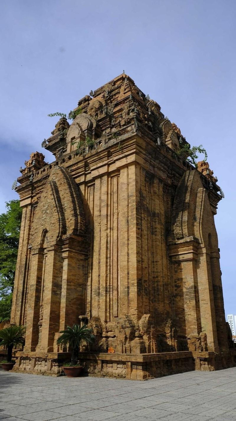Вид сзади на башню Понагар. Фото: VNA Вид сзади на башню Понагар. Фото: VNA
