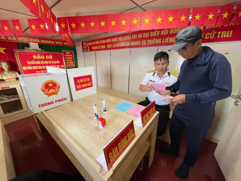 Проведение инструктажа и разъяснение правил для рыбаков.