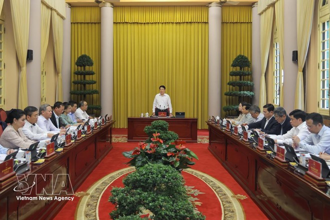 Президент Лыонг Кыонг проводит рабочее совещание по итогам февраля и определяет задачи Канцелярии Президента на март. (Фото: ВИА)