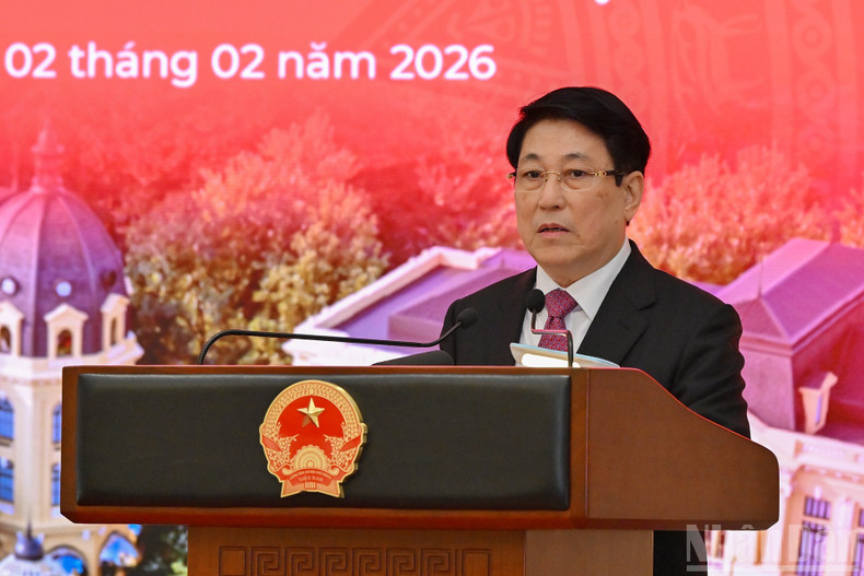 Президент Лыонг Кыонг выступает с речью на церемонии.