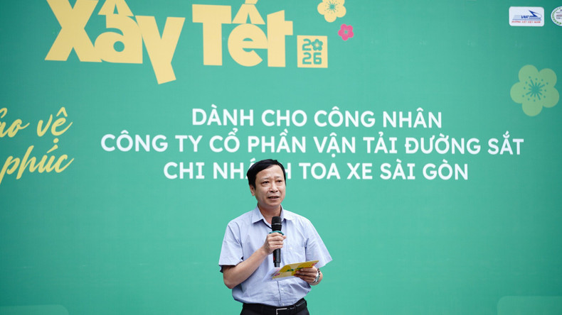 Господин Дао Ван Шон, директор филиала вагонного депо Сайгон, выступает на мероприятии «Строим Тэт – 2026».