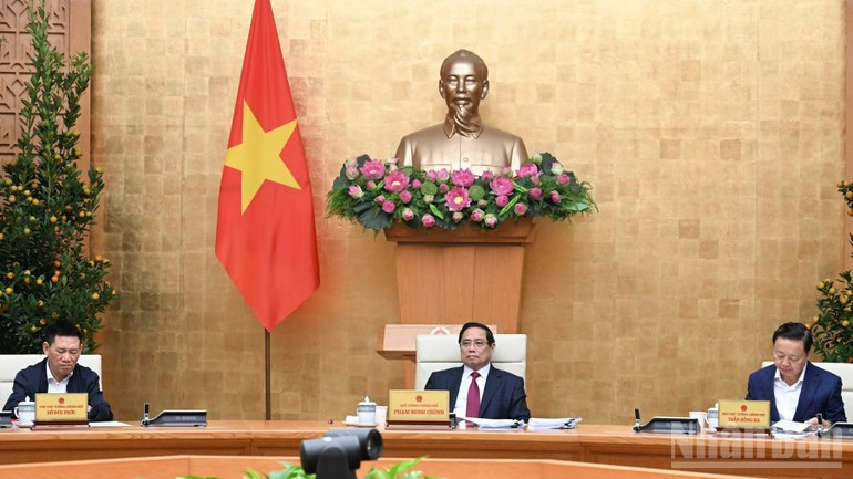 Премьер-министр Фам Минь Тьинь председательствует на специальном заседании Правительства по вопросам законотворчества. (Фото: Чан Хай)