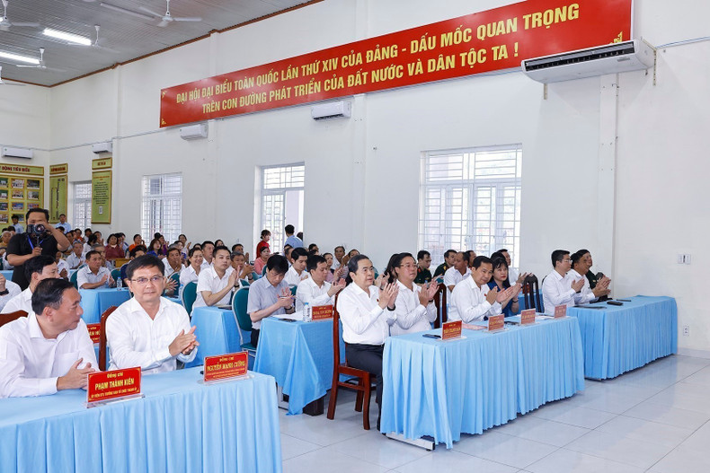vna-potal-chu-tich-quoc-hoi-tran-thanh-man-tiep-xuc-cu-tri-tai-xa-an-nhon-tay-ho-chi-minh-8617205.jpg