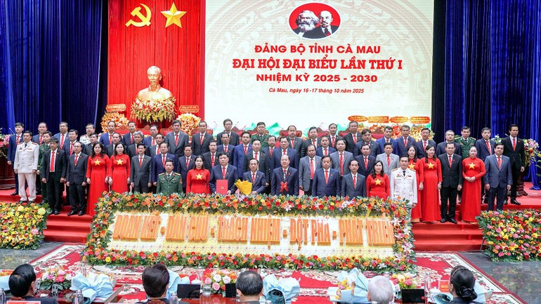 Представлен Исполнительный комитет партийной организации провинции Камау на срок 2025-2030 годов.