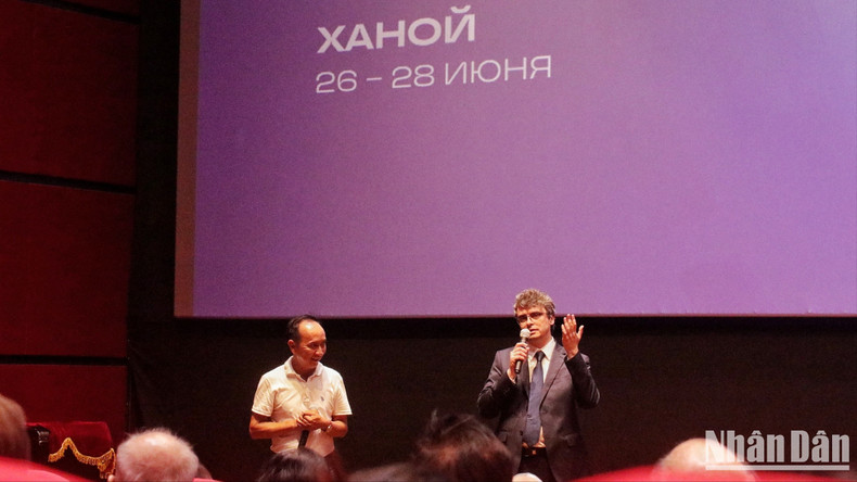 Режиссер Сергей Коротаев рассказывает о фильме «В списках не значился». Фото: Тхао Ван 4-7119.jpg