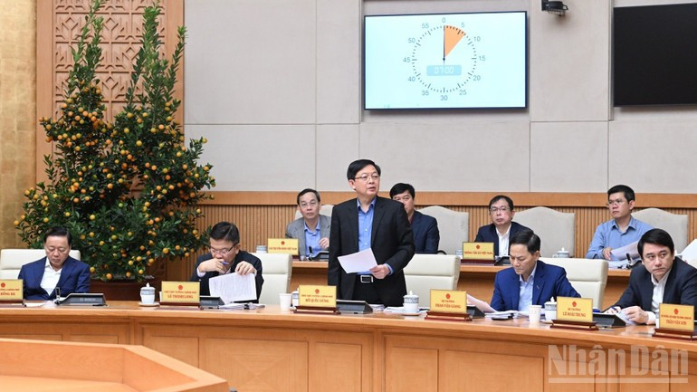 Вице-премьер Хо Куок Зунг выступает на заседании. (Фото: Чан Хай)