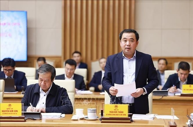 Министр сельского хозяйства и окружающей среды Чан Дык Тханг докладывает о ходе выполнения Вьетнамом обязательств в области изменения климата. Фото: ВИА.