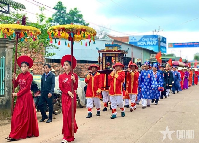 Праздничная атмосфера на фестивале Батхубон. (Фото: qdnd.vn)