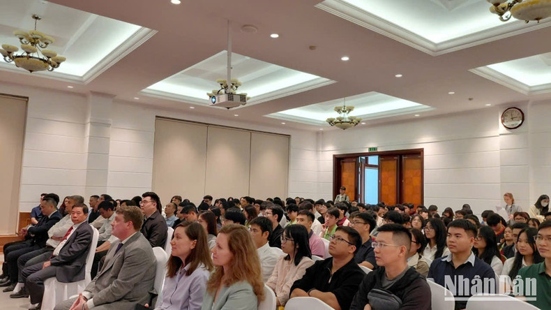 Участники мероприятия. Фото: Ву Нгуен z7171423600173-8c1b5e302987bad1ee749623ba21cc64-6964.jpg