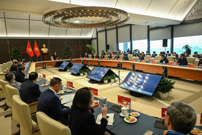 Общий вид совещания по подведению итогов.