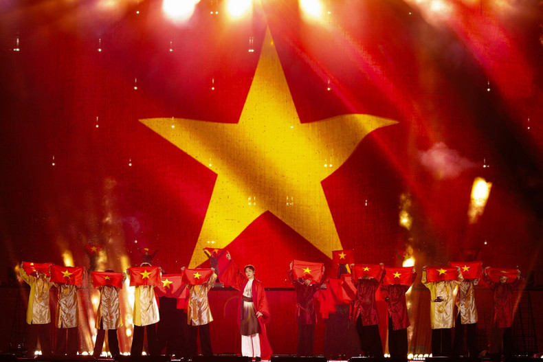 Молодые поколения артистов продолжают традиции.