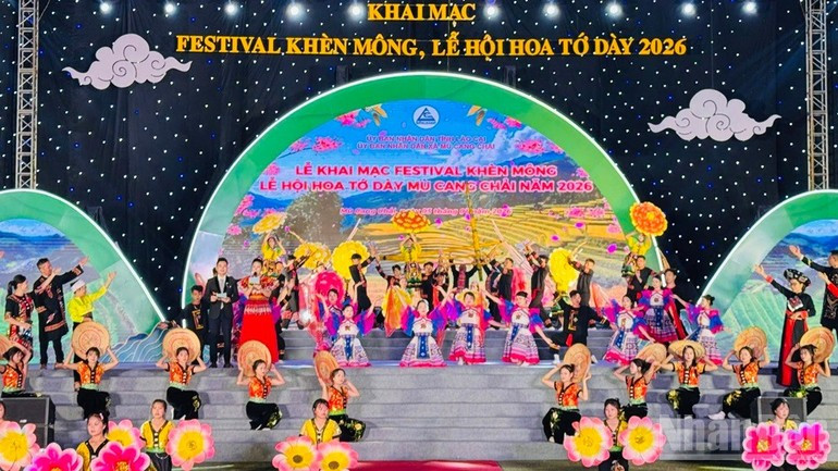 Художественный номер в честь открытия фестиваля.