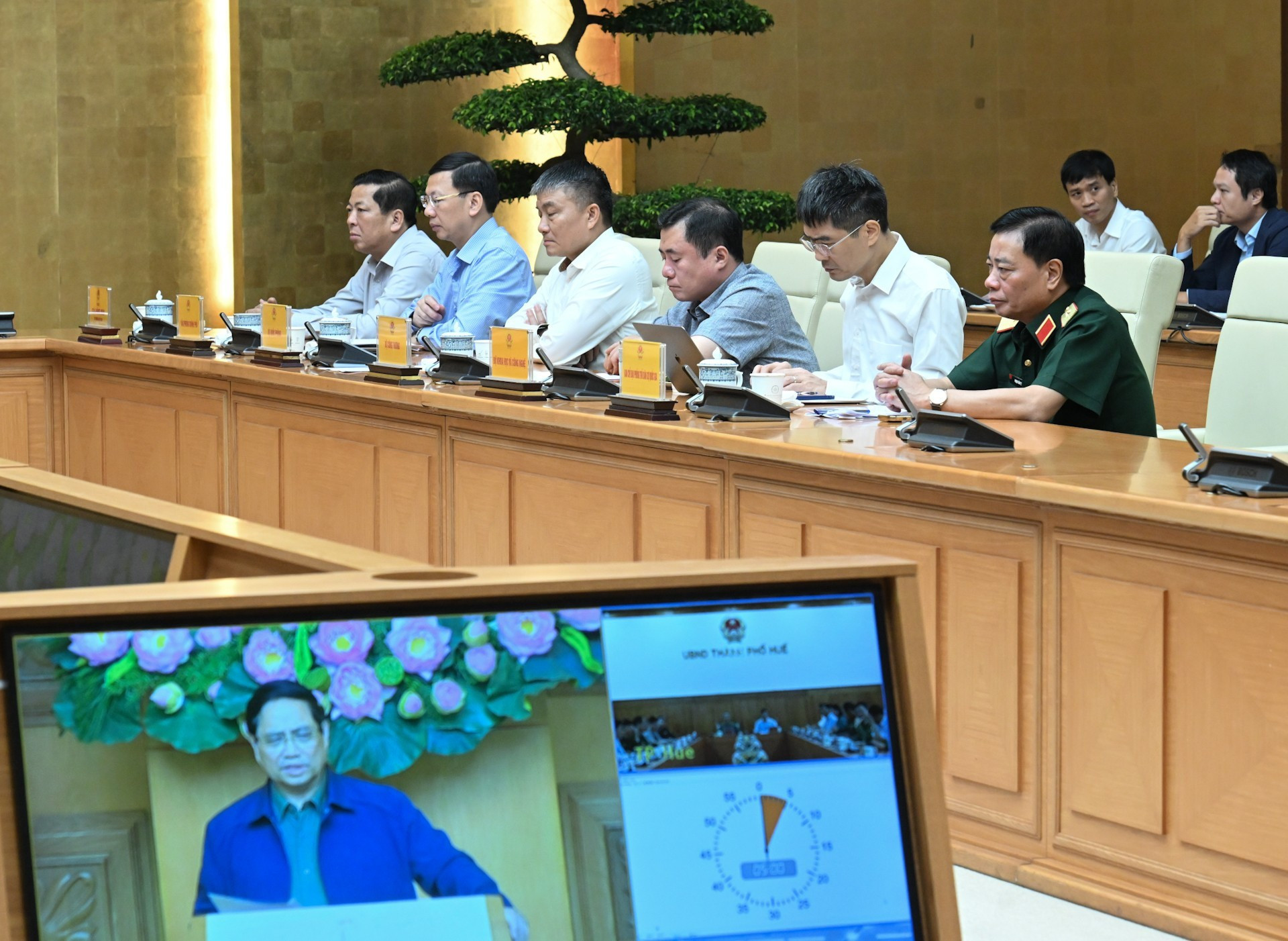 Представители министерств и ведомств на заседании. image-2025-10-29t131312928.jpg