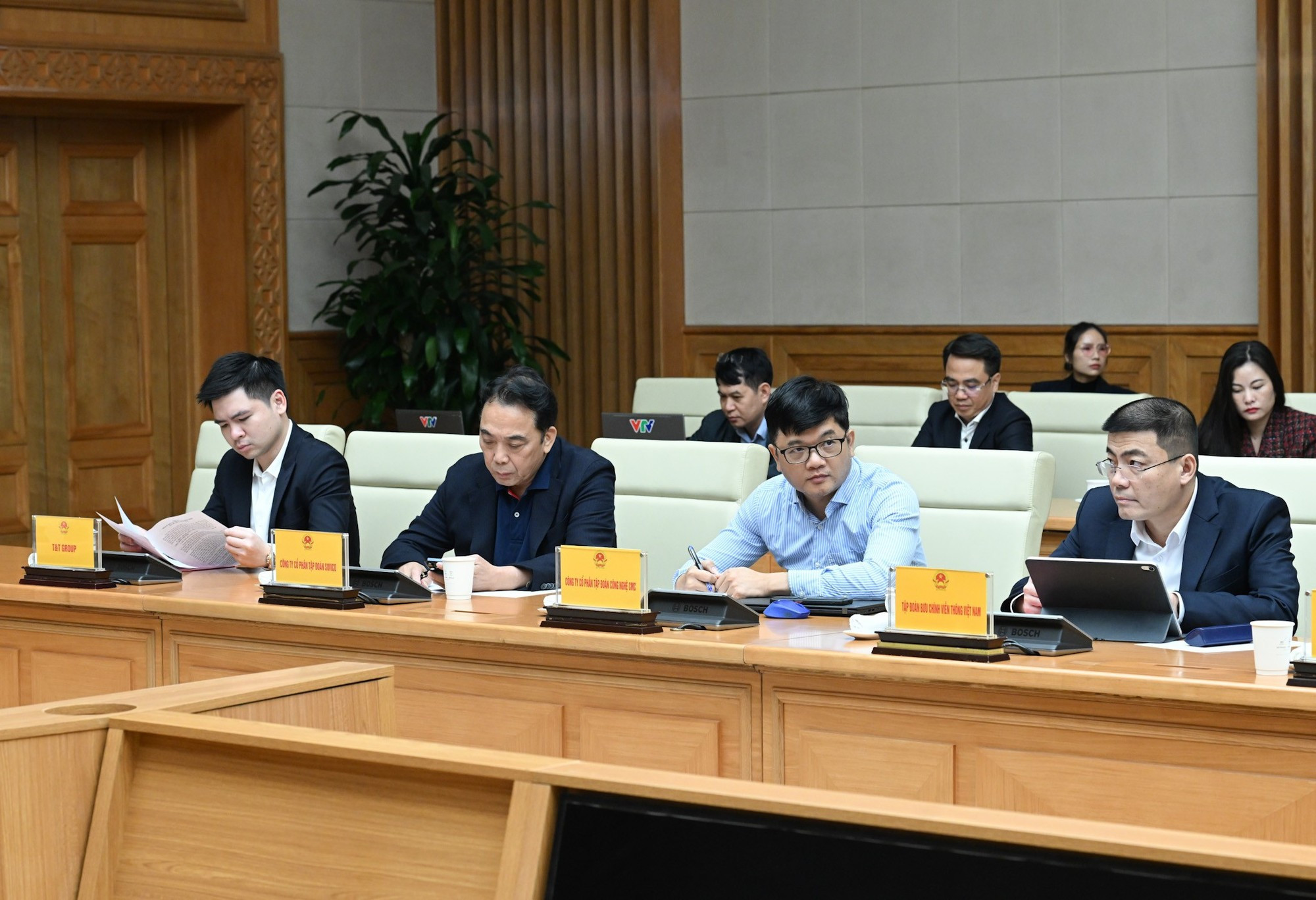 Делегаты на рабочей встречи. image-2025-11-01t191025298.jpg