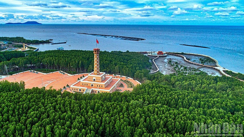 Из туристической зоны Датмуй открывается вид на островную группу Хонкхоай. Фото: Хыу Тунг