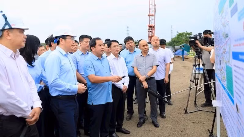 Рабочая делегация проверяет ход реализации моста Мешо. 