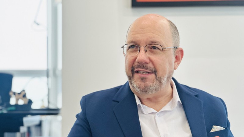 Посол Швейцарии во Вьетнаме Томас Гасс отвечает на вопросы корреспондента Вьетнамского Информационного Агентства. Фото: ВИА