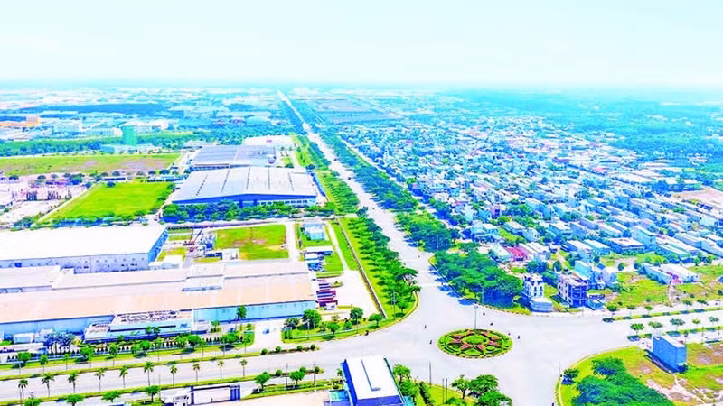 Иностранные инвестиции в провинцию Биньзыонг за первые 5 месяцев 2025 г. были сосредоточены на производстве в промышленных парках. На фото: Участок промышленного парка Вьетнам-Сингапур 2 в провинции Биньзыонг.