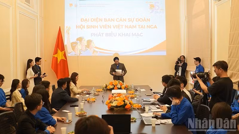 Митинг в России, посвященный 95-летию создания ВКСМ имени Хо Ши Мина и 25-летию создания Исполнительного комитета ВКСМ им. Хо Ши Мина в России. Фото: Суан Хынг