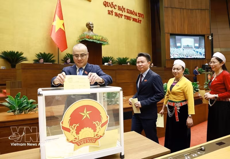 Депутаты Национального собрания голосуют за избрание Президента государства. Фото: ВИА