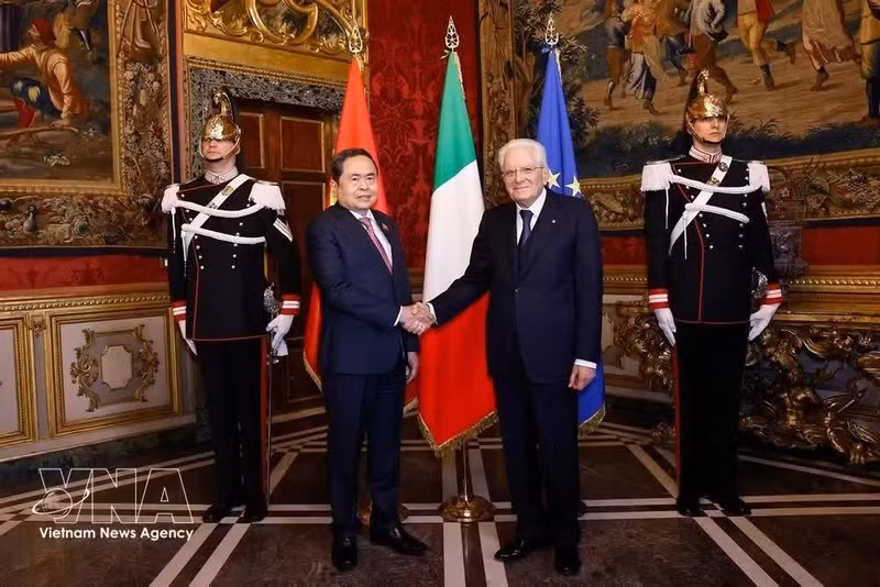 Председатель Национального собрания Чан Тхань Ман встречается с Президентом Италии Серджо Маттареллой в Риме 14 апреля 2026 года. Фото: ВИА