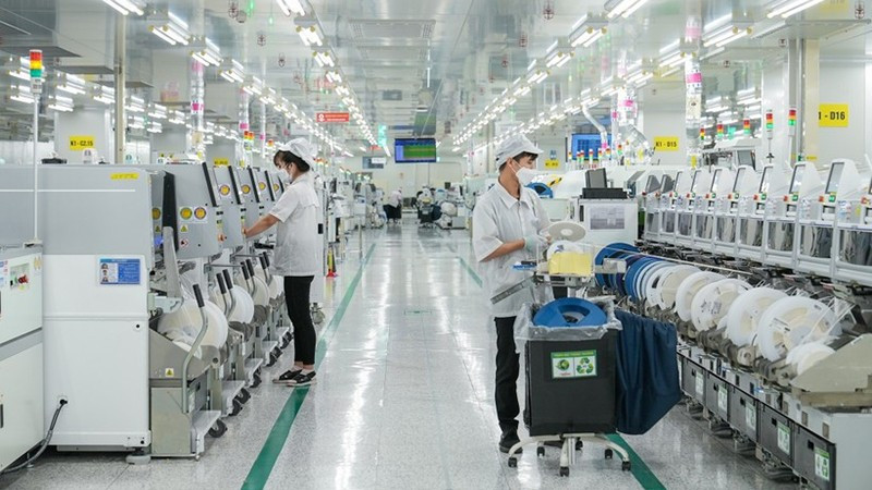 Производительность труда по всей экономике в 2025 году, по оценке, достигла 245 млн донгов на одного занятого, увеличившись на 6,83% в сопоставимых ценах. Фото: ВИА