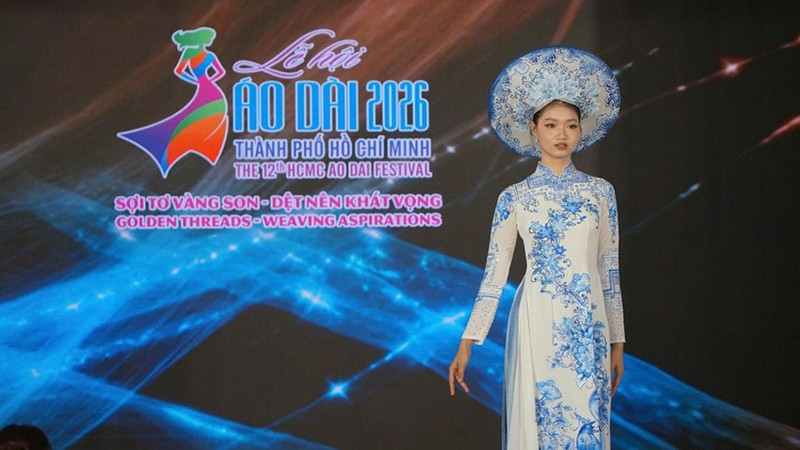 Показ аозай стал ярким акцентом мероприятия утром 3 марта. Фото: baotintuc