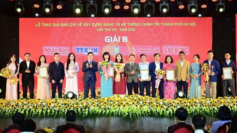 Вручение призов B авторам выдающихся работ. 