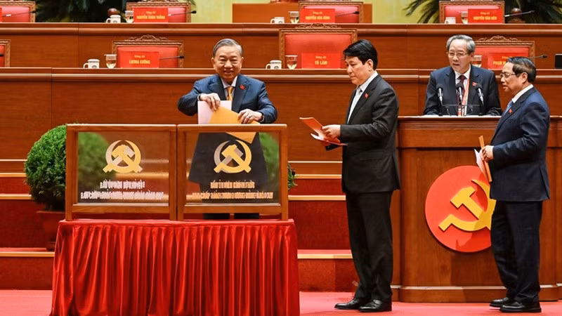 Руководители Партии и Государства провели процедуру тайного голосования.