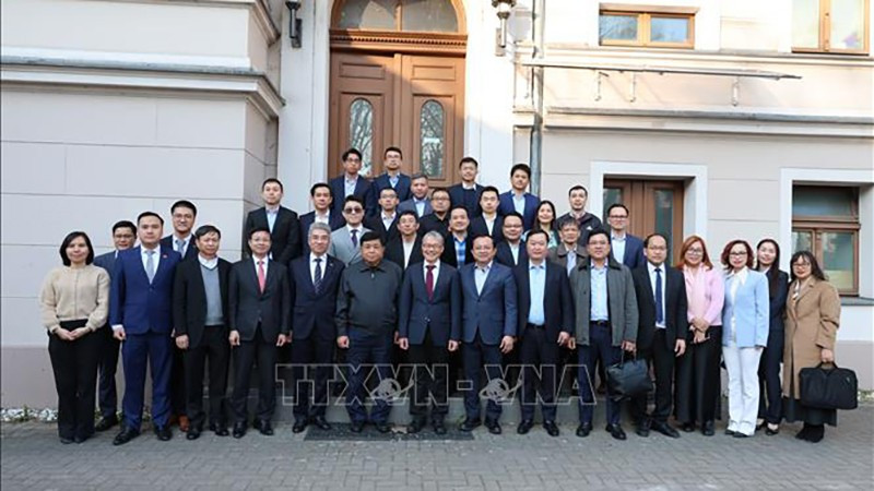 Члены рабочей делегации и представители вьетнамских интеллектуалов в Германии. Фото: ВИА 