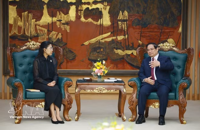 Премьер-министр Фам Минь Тьинь и посол Таиланда во Вьетнаме Уравади Срипхиромайя. Фото: ВИА