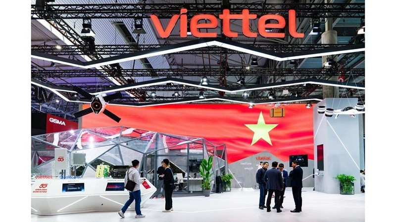 Общий вид стенда Viettel на Mobile World Congress 2026 в Барселоне. Фото: Viettel