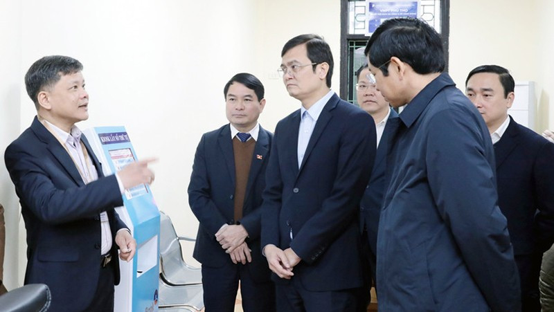 Инспекционно-контрольная делегация проводит выездную инспекцию в городе Вьетчи провинции Футхо. Фото: ВИА