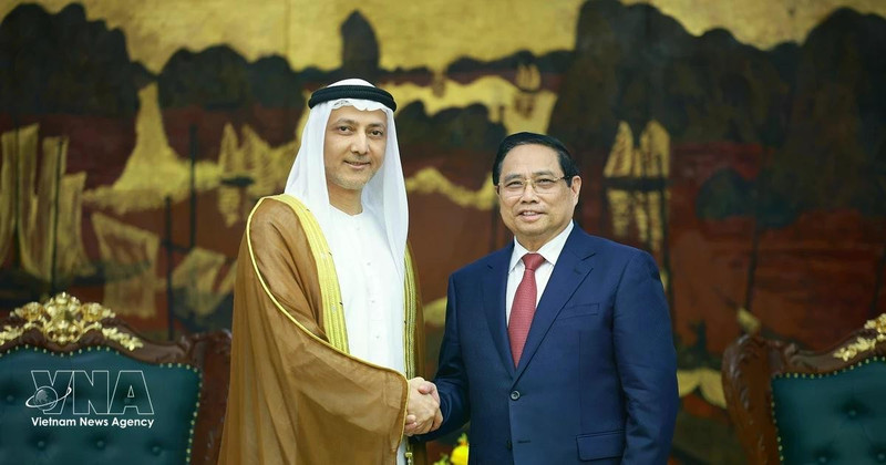 Премьер-министр Фам Минь Тьинь принял Бадер Альматруши, Посла ОАЭ во Вьетнаме. Фото: ВИА