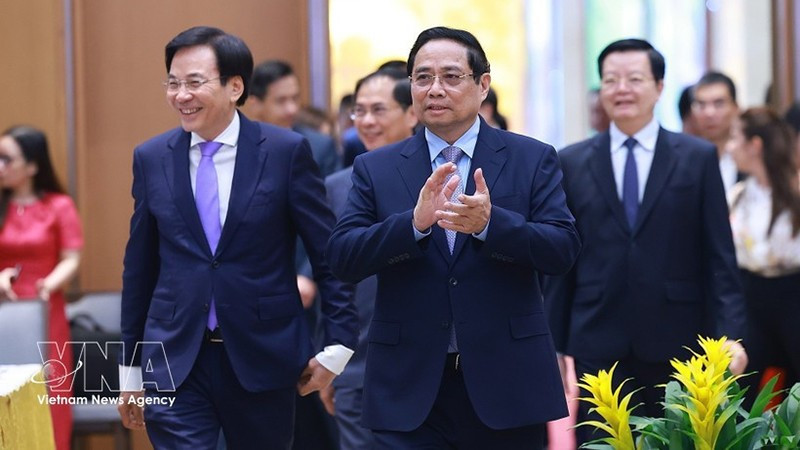 Премьер-министр Фам Минь Тьинь посещает Канцелярию Правительства. Фото: ВИА