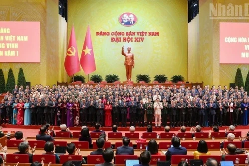 Центральный комитет КПВ XIV созыва представился Съезду.