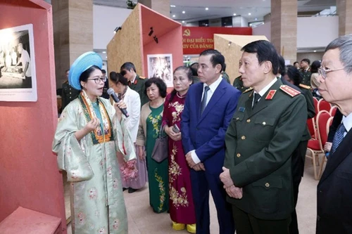 Делегаты на выставке