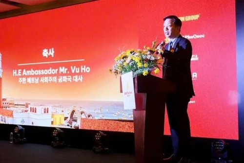 Посол Вьетнама в Южной Корее Ву Хо выступил на церемонии открытия прямого рейса Фукуок-Сеул, состоявшейся вечером 25 марта в Сеуле.