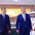 Премьер-министр Ле Минь Хынг и Премьер-министр Камбоджи Хун Манет проводят смотр Почётного караула Вьетнамской народной армии. (Фото: ВИА)