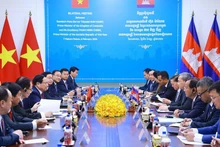 Премьер-министр Фам Минь Тьинь встретился с Премьер-министром Камбоджи Хун Манетом. Фото: ВИА