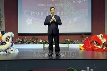 Посол Вьетнама во Франции Чинь Дык Хай выступает на мероприятии. Фото: ВИА